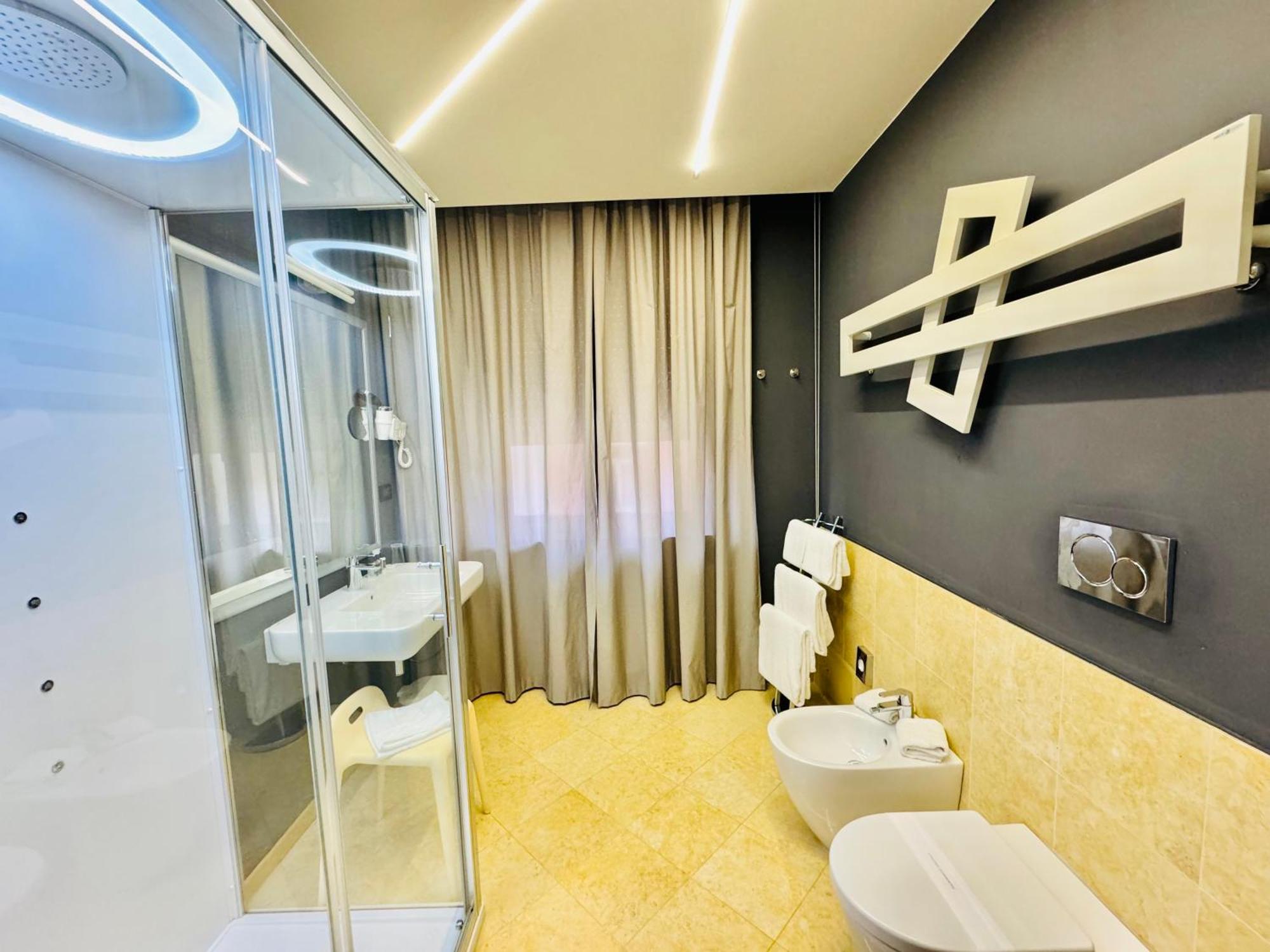 Hotel Pex มานโตวา ภายนอก รูปภาพ